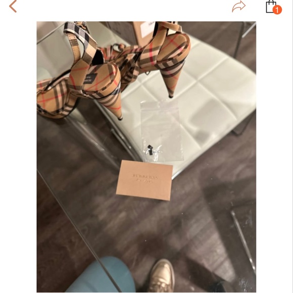 Burberry - Picture 1 of 2